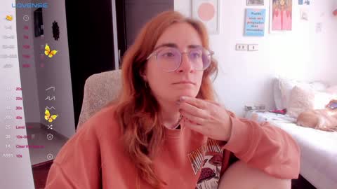 Snapshot of linda_giggle chatting on 01-08-25, 04:44 Giggles  online show from 01-08-25, 04:44