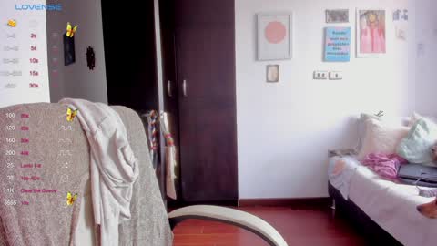 Snapshot of linda_giggle chatting on 01-10-25, 02:13 Giggles  online show from 01-10-25, 02:13