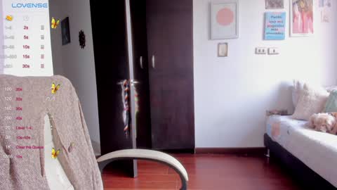 Snapshot of linda_giggle chatting on 01-15-25, 01:41 Giggles  online show from 01-15-25, 01:41