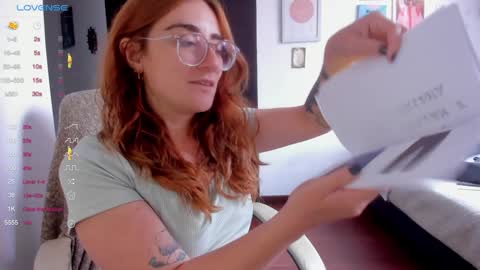 Snapshot of linda_giggle chatting on 01-16-25, 02:51 Giggles  online show from 01-16-25, 02:51