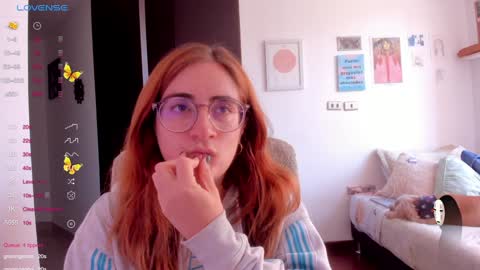 Snapshot of linda_giggle chatting on 01-21-25, 07:50 Giggles  online show from 01-21-25, 07:50