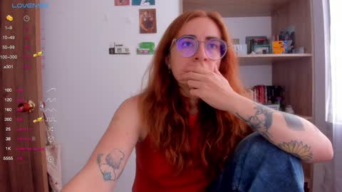 Snapshot of linda_giggle chatting on 02-13-25, 02:52 Giggles  online show from 02-13-25, 02:52