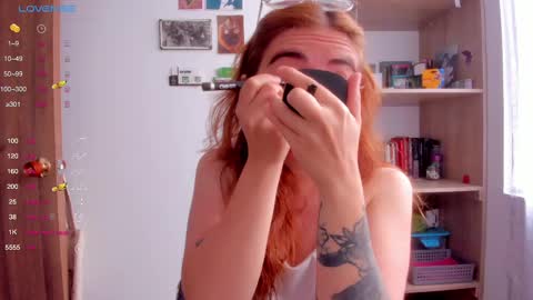 Snapshot of linda_giggle chatting on 03-04-25, 01:17 Giggles  online show from 03-04-25, 01:17