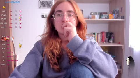 Snapshot of linda_giggle chatting on 03-12-25, 10:17 Giggles  online show from 03-12-25, 10:17