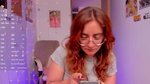 Snapshot of linda_giggle chatting on 09-19-25, 02:29 Giggles  online show from 09-19-25, 02:29