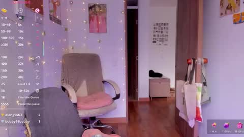 Snapshot of linda_giggle chatting on 09-24-25, 02:09 Giggles  online show from 09-24-25, 02:09