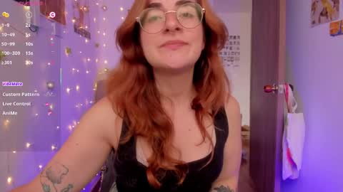Snapshot of linda_giggle chatting on 10-03-25, 12:35 Giggles  online show from 10-03-25, 12:35