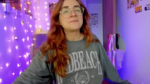 Snapshot of linda_giggle chatting on 10-05-25, 10:40 Giggles  online show from 10-05-25, 10:40