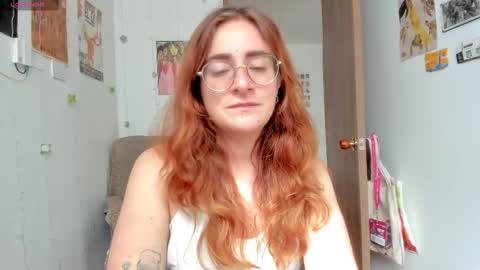 Snapshot of linda_giggle chatting on 10-06-25, 02:14 Giggles  online show from 10-06-25, 02:14