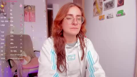 Snapshot of linda_giggle chatting on 10-08-25, 03:09 Giggles  online show from 10-08-25, 03:09