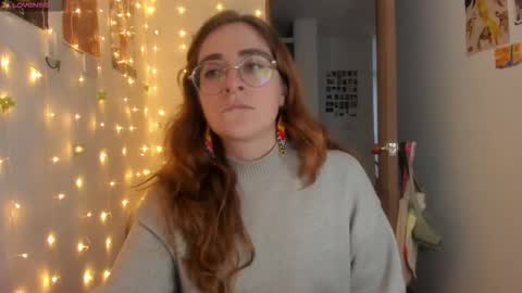 Snapshot of linda_giggle chatting on 10-11-25, 12:21 Giggles  online show from 10-11-25, 12:21