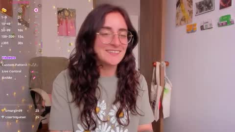 Snapshot of linda_giggle chatting on 10-29-25, 08:43 Giggles  online show from 10-29-25, 08:43