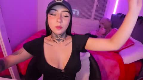 Snapshot of linda_milleer_ chatting on 09-14-25, 02:11 Lindaa maria online show from 09-14-25, 02:11