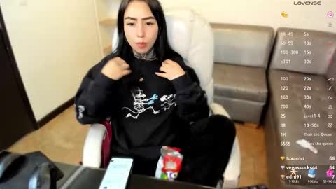 Snapshot of linda_milleer_ chatting on 10-11-25, 09:08 Lindaa maria online show from 10-11-25, 09:08