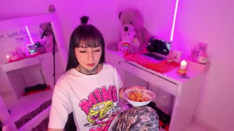 Snapshot of linda_milleer_ chatting on 11-04-25, 05:17 Lindaa maria online show from 11-04-25, 05:17