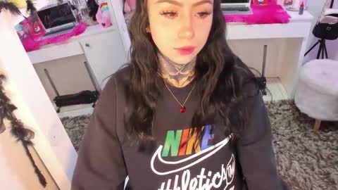 Snapshot of linda_milleer_ chatting on 11-18-25, 04:39 Lindaa maria online show from 11-18-25, 04:39