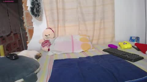 Snapshot of linda_naomi chatting on 01-08-25, 09:34 naomi online show from 01-08-25, 09:34