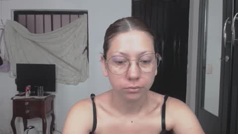 Snapshot of linda_naomi chatting on 02-22-26, 01:42 naomi online show from 02-22-26, 01:42
