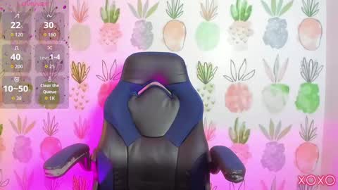 L I N D A online show from 10-06-25, 07:33