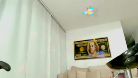 Snapshot of linda_xx90 chatting on 01-24-25, 04:16 LAURA RAMIREZ online show from 01-24-25, 04:16