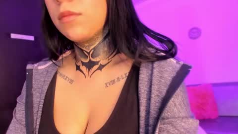 Snapshot of lindaa_miller chatting on 01-11-25, 11:02 linda miller online show from 01-11-25, 11:02