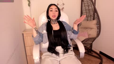 Snapshot of lindaa_miller chatting on 01-17-25, 01:57 linda miller online show from 01-17-25, 01:57