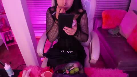 Snapshot of lindaa_miller chatting on 02-12-25, 03:51 linda miller online show from 02-12-25, 03:51