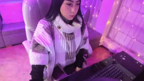 Snapshot of lindaa_miller chatting on 02-25-25, 11:19 linda miller online show from 02-25-25, 11:19
