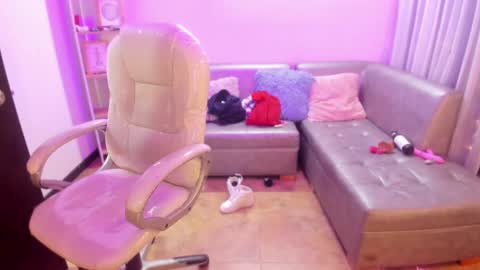 Snapshot of lindaa_miller chatting on 03-01-25, 03:53 linda miller online show from 03-01-25, 03:53