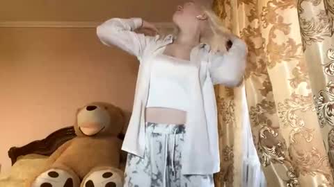 Luna online show from 11-08-25, 09:09