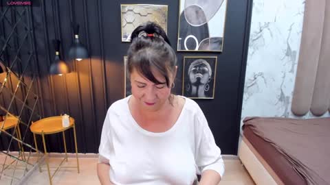 Linda online show from 12-17-24, 09:17