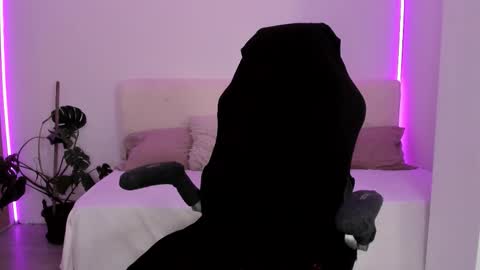 Linda  --  online show from 11-06-25, 05:03