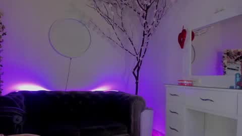 Lindsay    online show from 02-22-25, 01:11