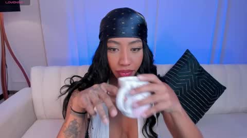 Snapshot of lindseycox chatting on 02-13-25, 08:55 Lin online show from 02-13-25, 08:55