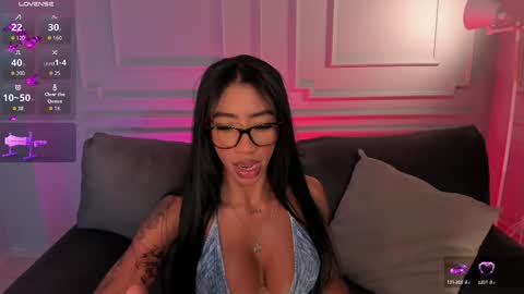 Snapshot of lindseycox chatting on 10-11-25, 05:28 Lin online show from 10-11-25, 05:28