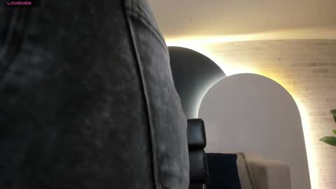 Lindsey Moss online show from 01-15-25, 03:33