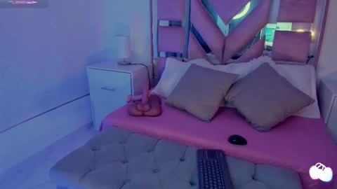 Lindsey Moss online show from 09-29-25, 12:16