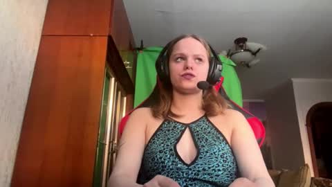 Snapshot of linettehnatow chatting on 02-05-26, 12:54 Eva online show from 02-05-26, 12:54