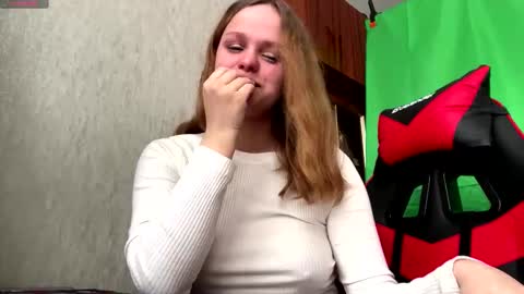 Snapshot of linettehnatow chatting on 02-25-26, 08:57 Eva online show from 02-25-26, 08:57