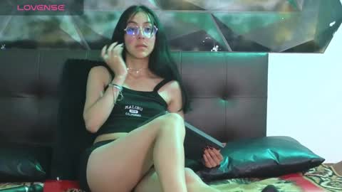 Snapshot of ling_ling24 chatting on 01-11-25, 06:35 ling ling24 online show from 01-11-25, 06:35