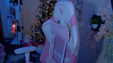 Lina online show from 12-19-24, 09:17