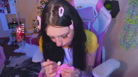 Lina online show from 12-27-24, 09:00