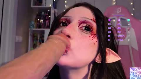 Lina online show from 10-18-25, 09:48