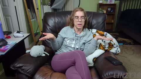 Linzy19 online show from 12-26-24, 02:33