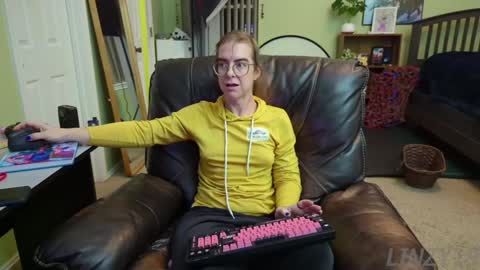 Linzy19 online show from 12-30-24, 03:25