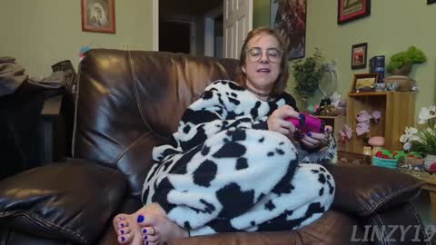 Linzy19 online show from 01-22-25, 04:23