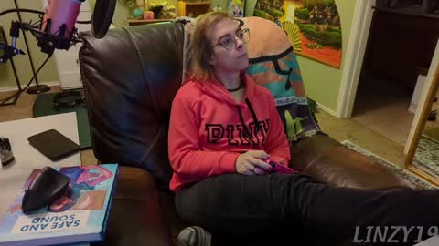 Linzy19 online show from 02-03-25, 04:25