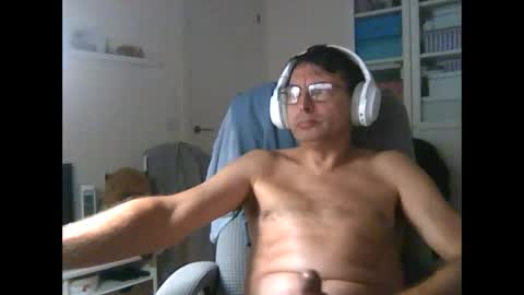 Snapshot of liongr69 chatting on 10-20-25, 11:43 liongr69 online show from 10-20-25, 11:43