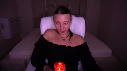 Lia online show from 11-26-25, 10:11