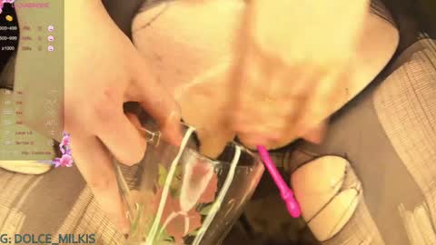 Snapshot of lipslollypop chatting on 12-06-24, 03:33 Zoe online show from 12-06-24, 03:33